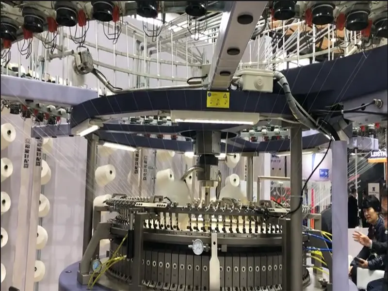Circular knitting machine in textile fabric production