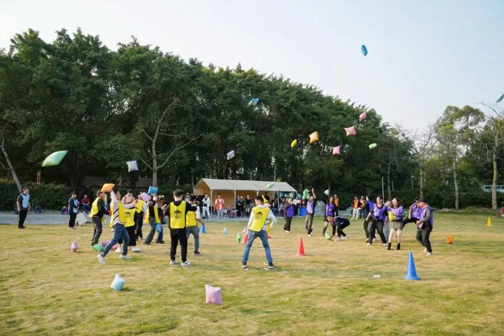 Company team building outdoor game activity