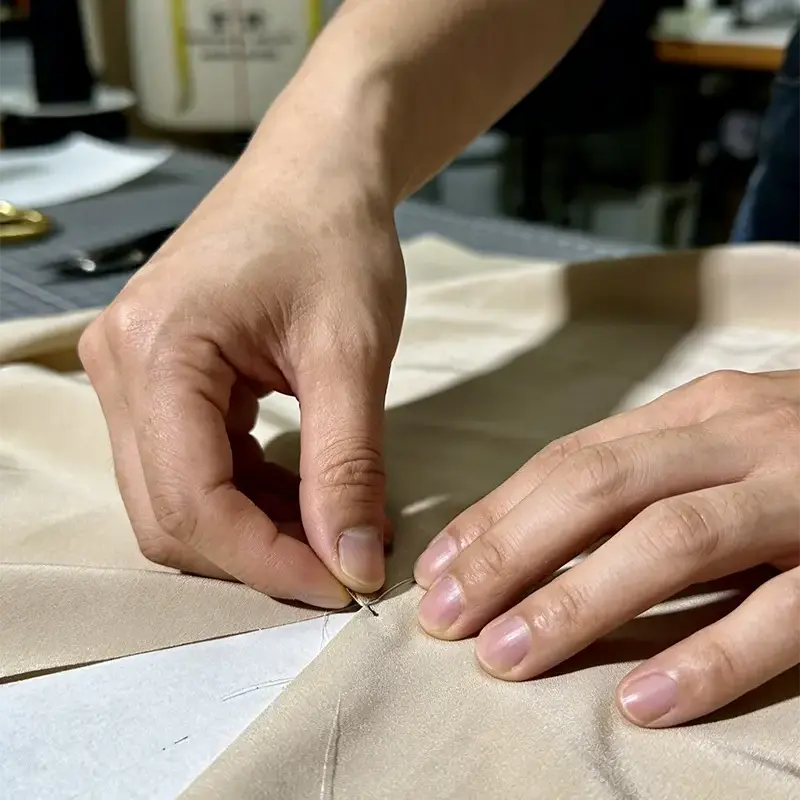 Close-up fabric quality inspection process for apparel and textile manufacturing